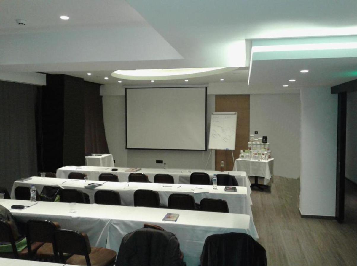 Adonis City Hotel Patras Bagian luar foto