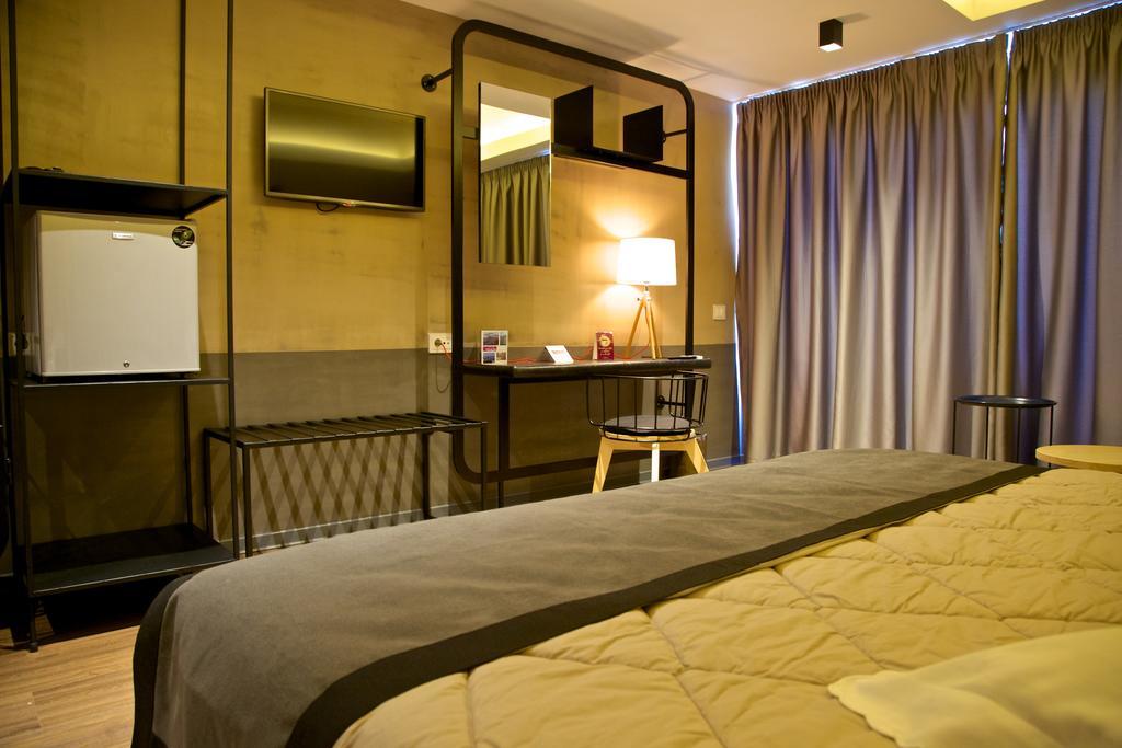 Adonis City Hotel Patras Bagian luar foto