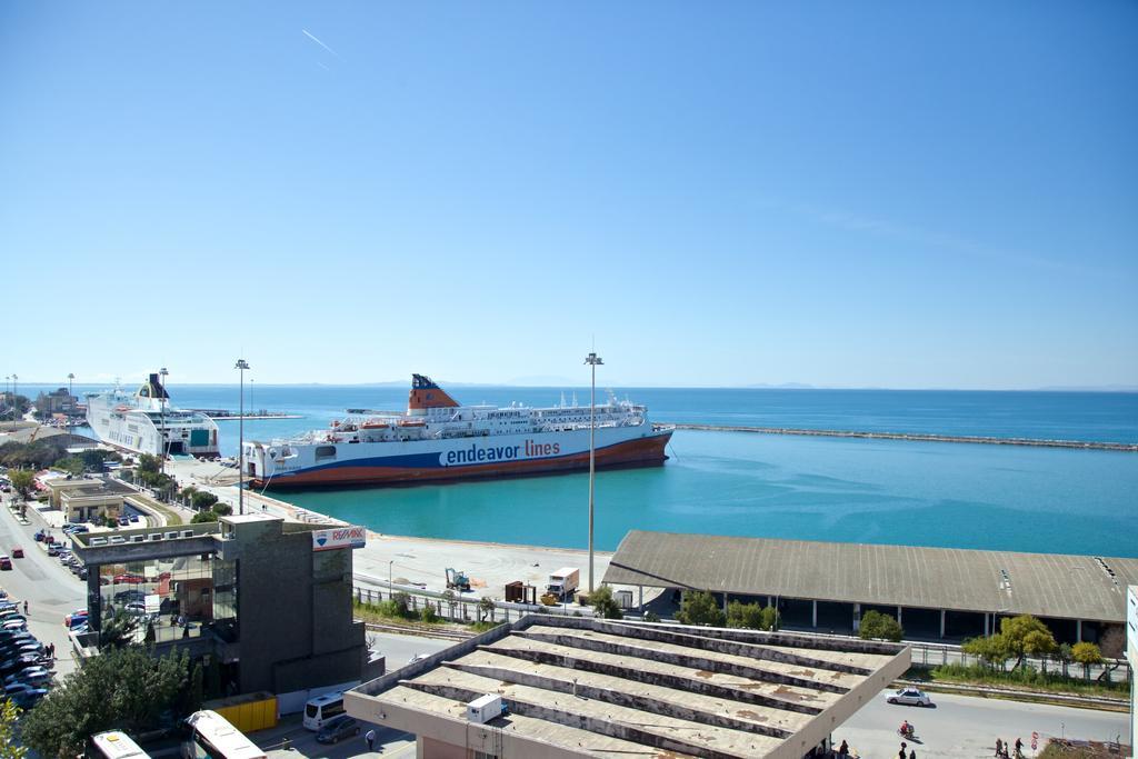 Adonis City Hotel Patras Ruang foto