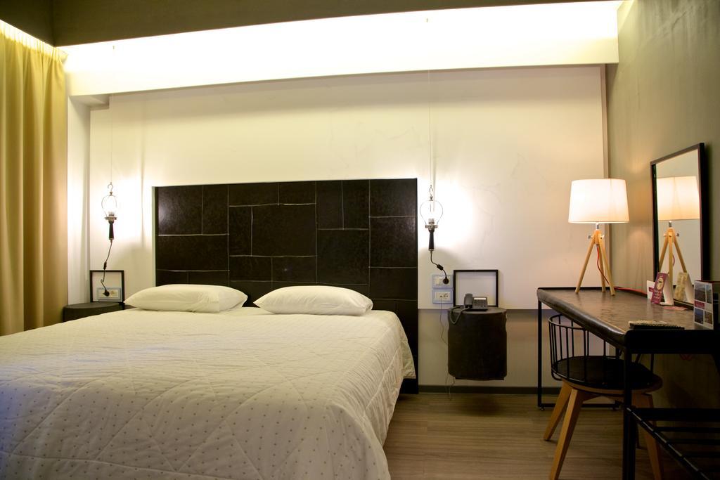 Adonis City Hotel Patras Ruang foto