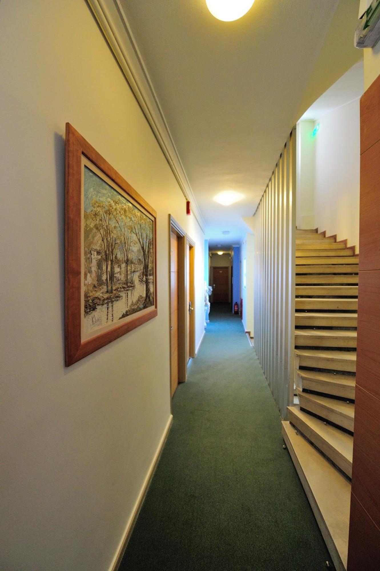 Adonis City Hotel Patras Bagian luar foto