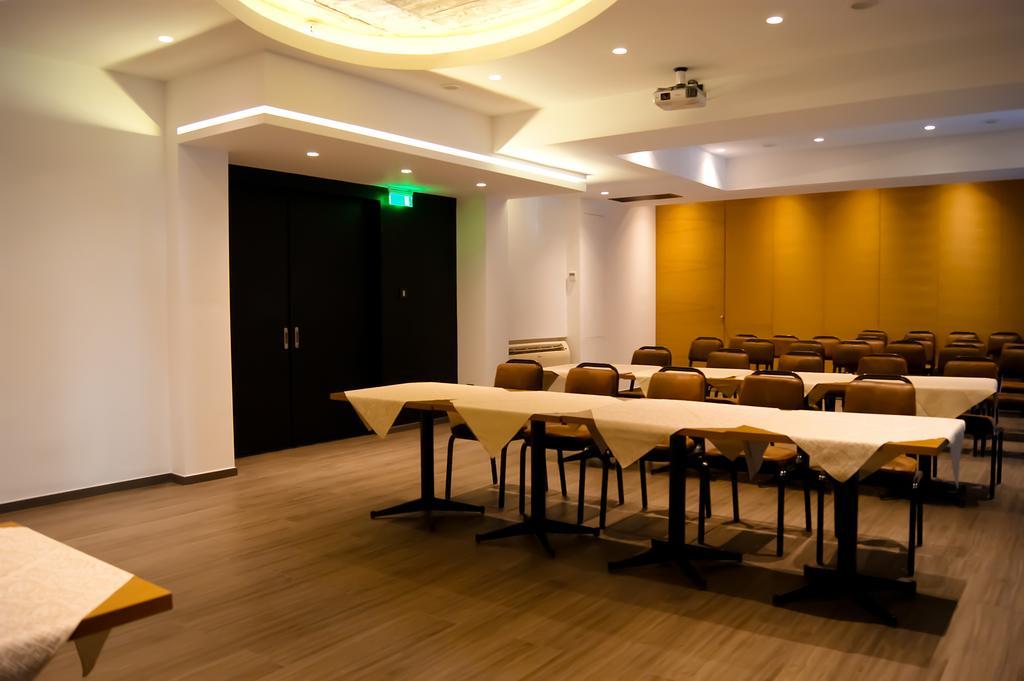 Adonis City Hotel Patras Bagian luar foto