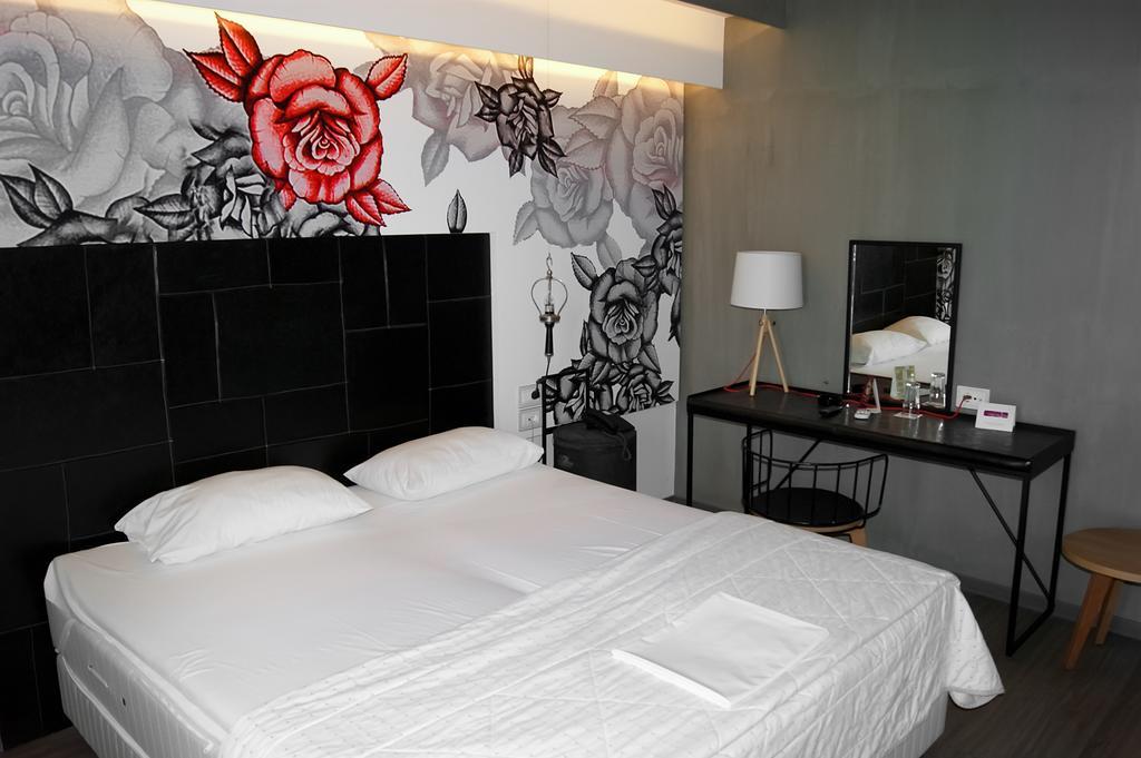 Adonis City Hotel Patras Bagian luar foto