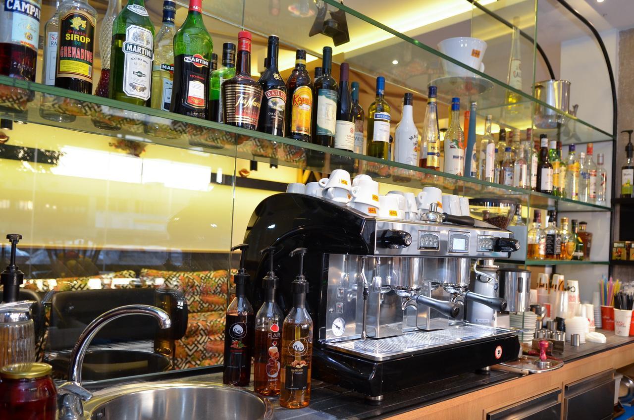 Adonis City Hotel Patras Bagian luar foto