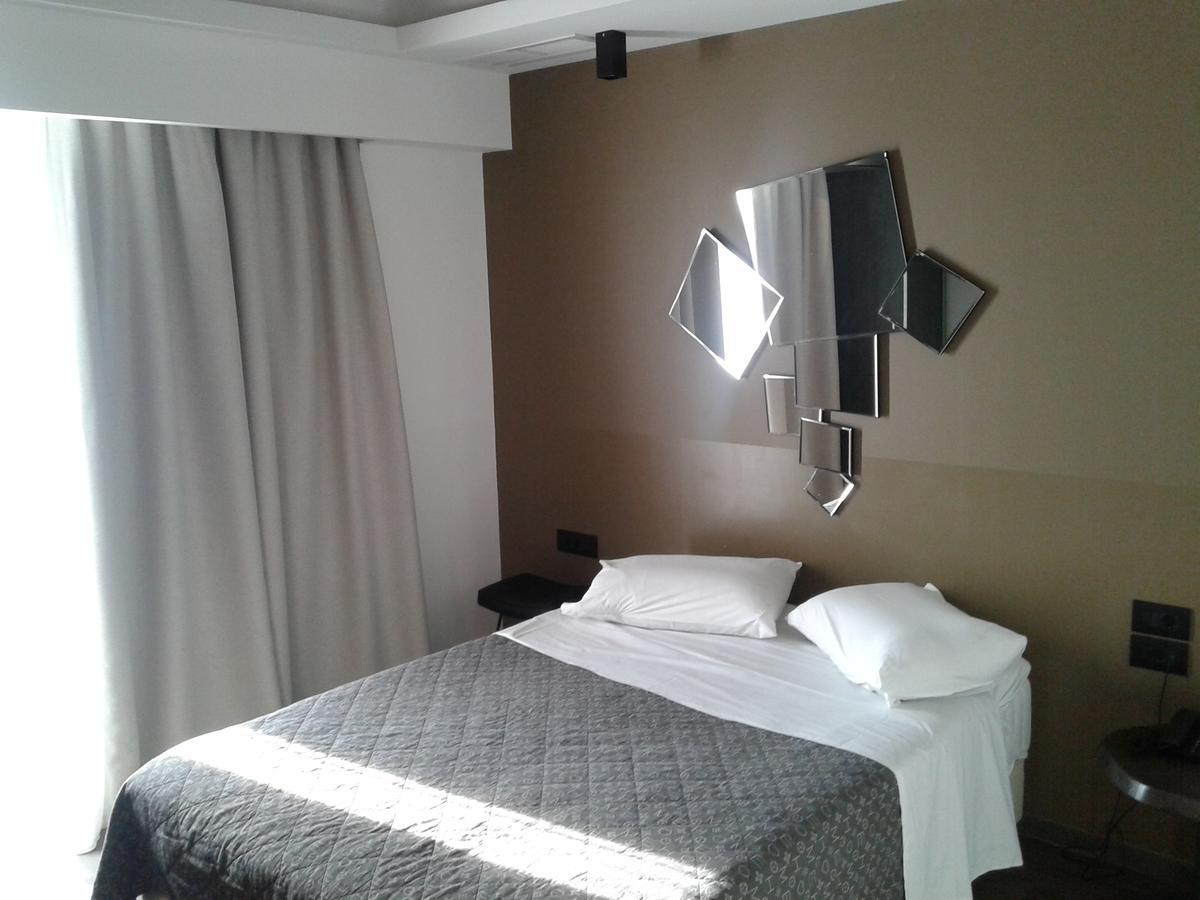 Adonis City Hotel Patras Bagian luar foto