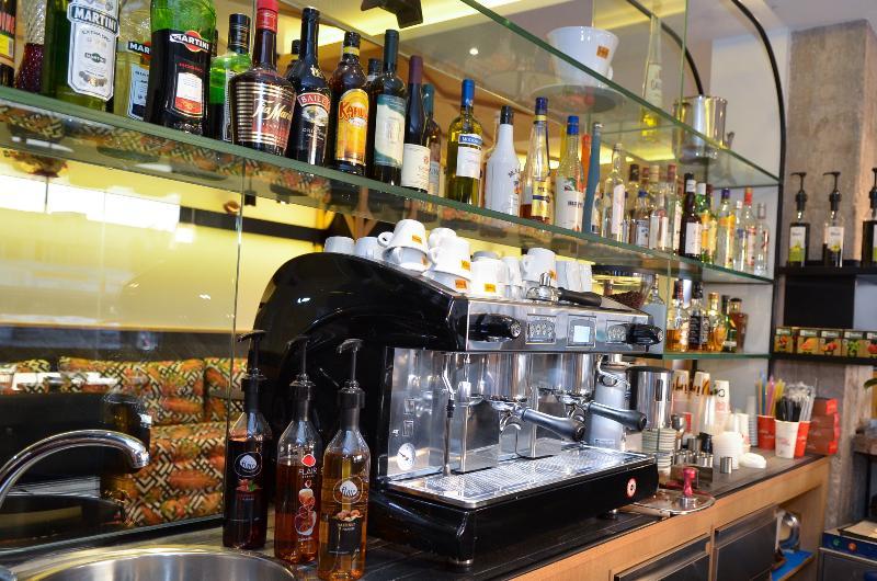 Adonis City Hotel Patras Bagian luar foto