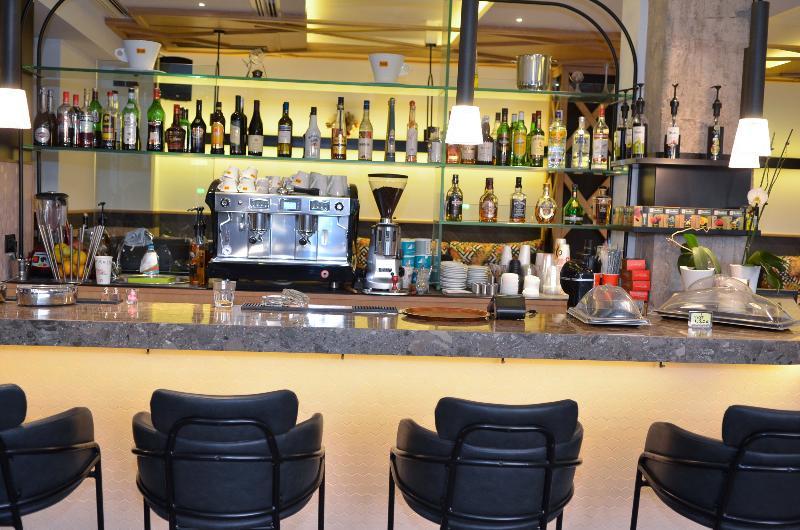 Adonis City Hotel Patras Bagian luar foto