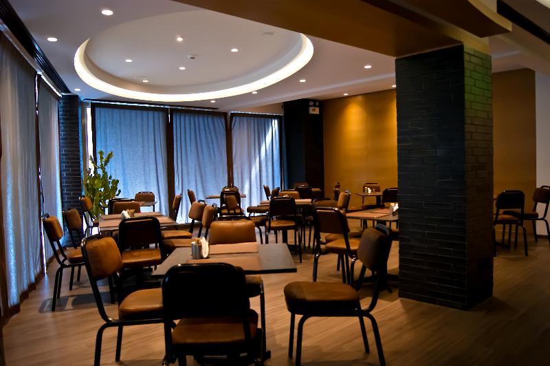 Adonis City Hotel Patras Bagian luar foto