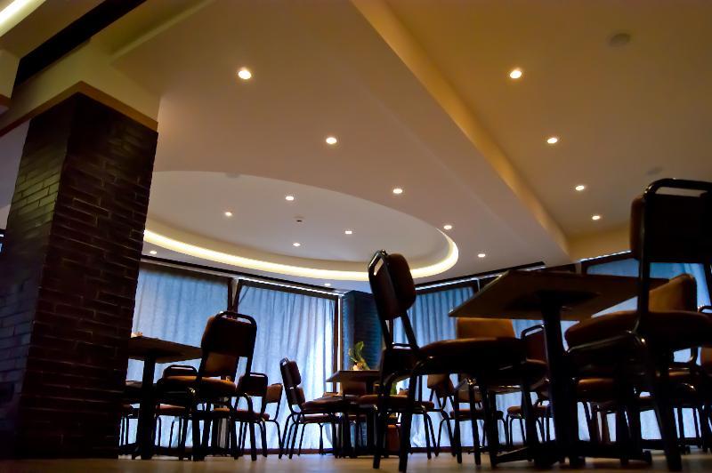 Adonis City Hotel Patras Bagian luar foto