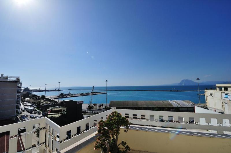 Adonis City Hotel Patras Bagian luar foto
