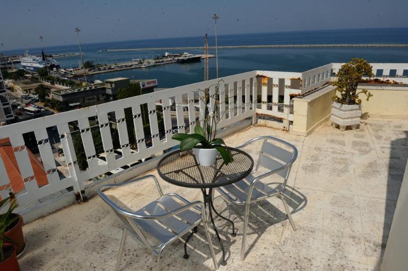 Adonis City Hotel Patras Bagian luar foto